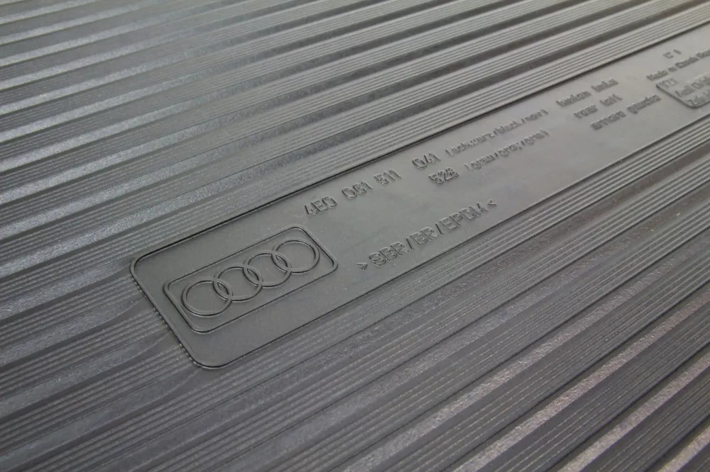 Gulvmatter Audi A8 D3 (2002-2009) – TPE Gummi | VAG OEM