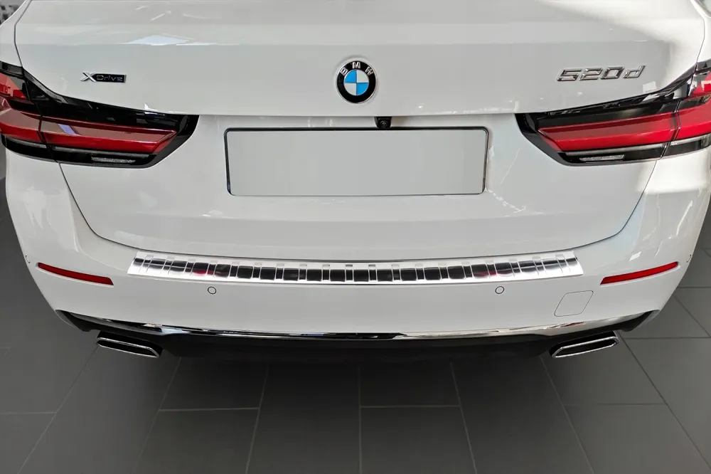 Bakfangerbeskytter BMW 5 G31 Touring 20-23 – Krom Børstet Stål | Avisa