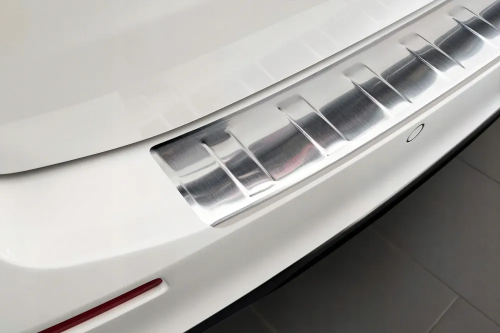 Bakfangerbeskytter BMW 5 G31 Touring 20-23 – Krom Børstet Stål | Avisa