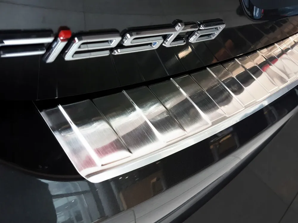 Bakfangerbeskytter Ford Fiesta Mk7 (2016-2023) – Rustfritt stål | Avisa