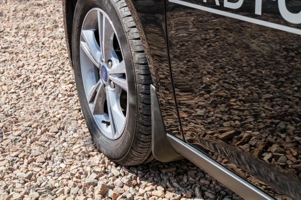 Skvettlapp Ford Focus III Hatchback (2010-2019) – ABS | Ven-Tuning
