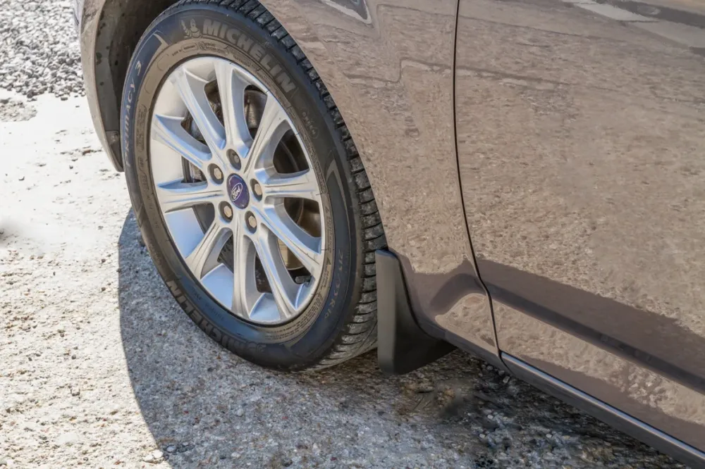 Skvettlapp Ford Mondeo IV Sedan (2007-2014) – ABS | Ven-Tuning