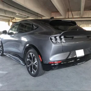 Sideskjørt Ford Mustang Mach‑E 2021–2023 - høyglans svart
