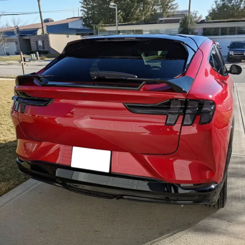 Spoiler Ford Mustang Mach‑E 2021–2023 - høyglans svart