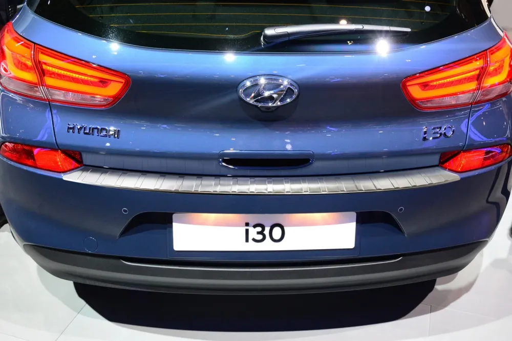 Bakfangerbeskytter Hyundai i30 III Hatchback (2017-) – Rustfritt stål | Avisa