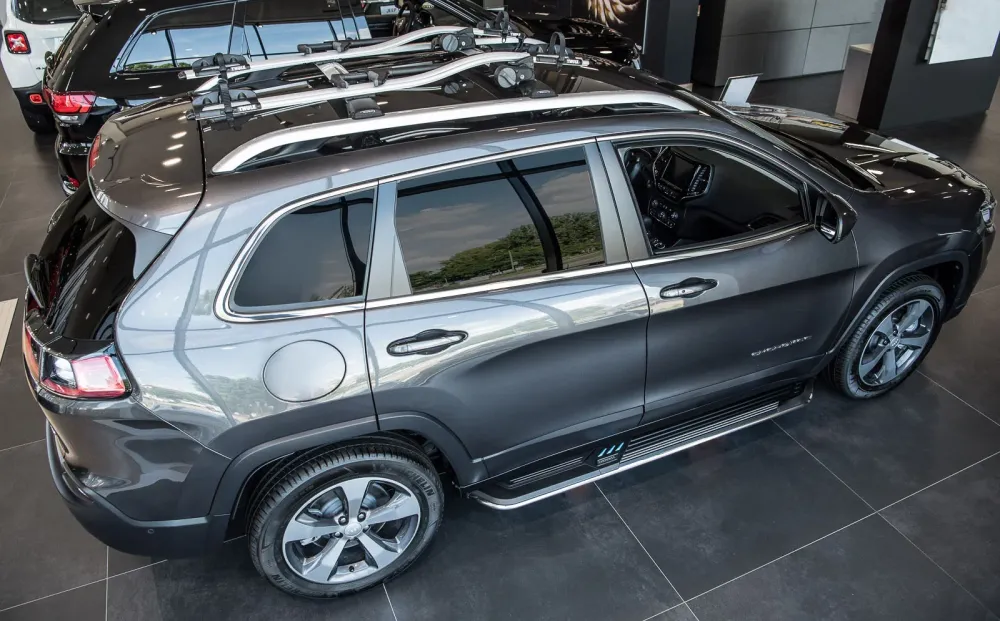 Stigtrinn Jeep Cherokee Ventshield (2013-2023)
