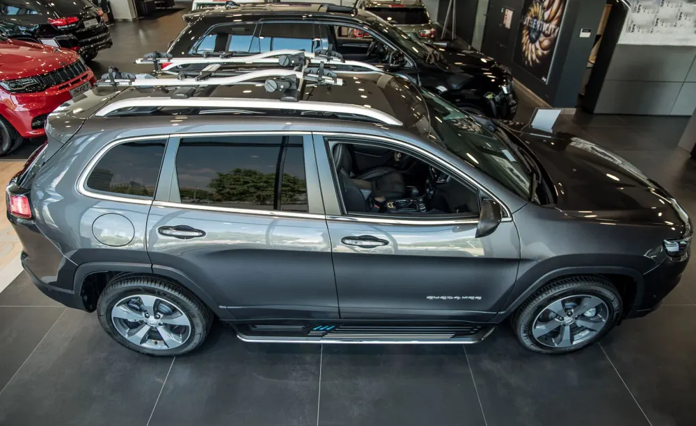 Stigtrinn Jeep Cherokee Ventshield (2013-2023)
