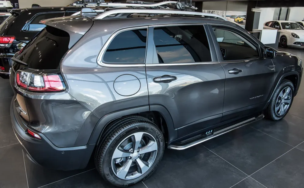 Stigtrinn Jeep Cherokee Ventshield (2013-2023)
