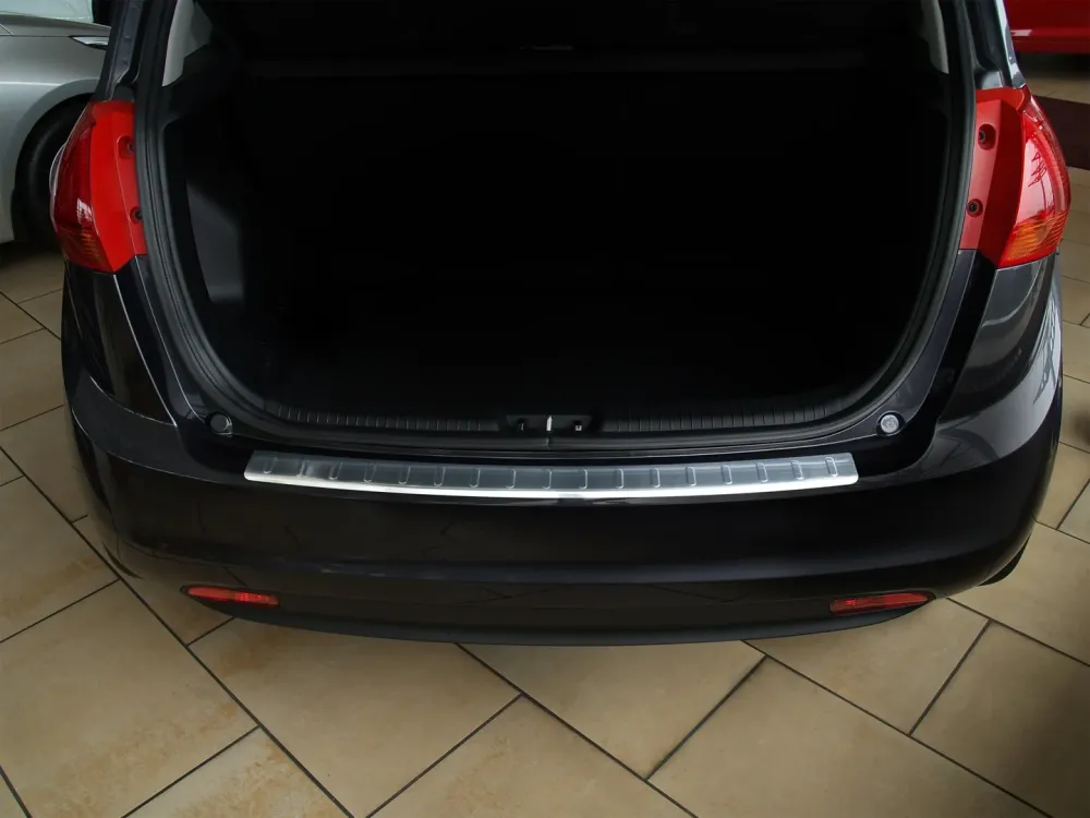Bakfangerbeskytter Kia Venga hatchback (2009-2014) – Rustfritt stål | Avisa