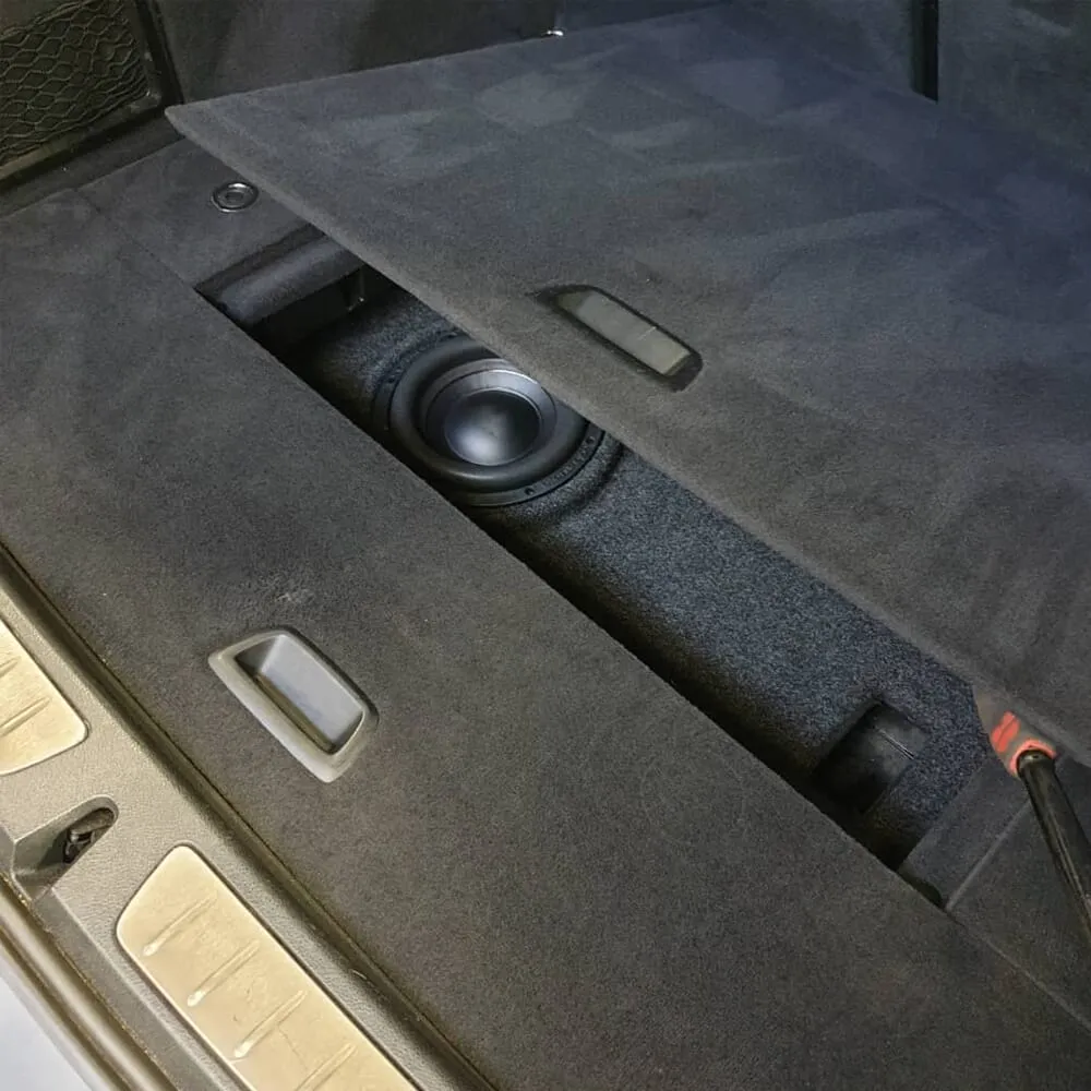 Skjult basskasseløsning BMW F31