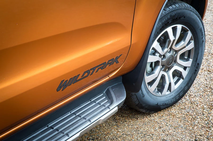 Stigtrinn Ford Ranger Wildtrack Ventshield (2016-2022)