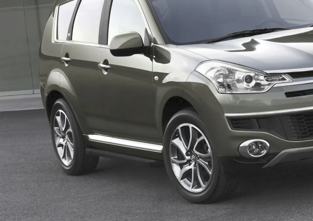 Stigtrinn Mitsubishi ASX Rival (2010-2016)