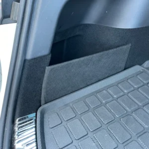 Tesla Model Y - bagasjeromsskillevegg - 2 deler
