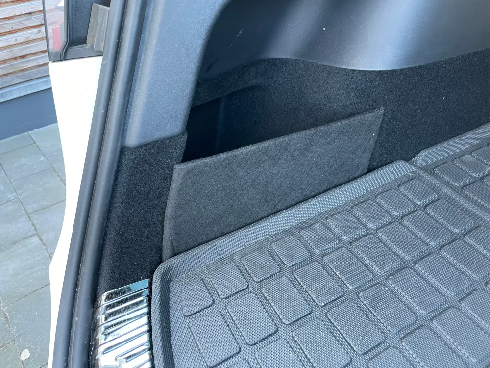 Tesla Model Y - bagasjeromsskillevegg - 2 deler