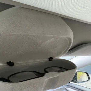 Tesla Model Y brilleetui - brilleholder
