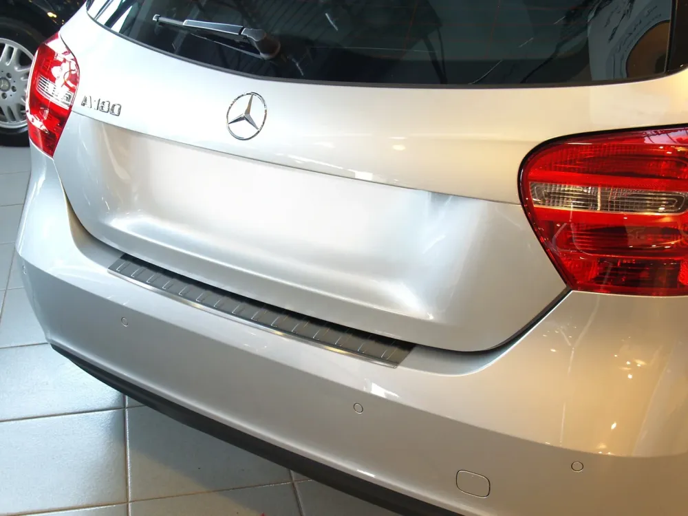 Bakfangerbeskytter Mercedes III W176 /W176 FL hatchback (2012-) – Rustfritt stål | Avisa