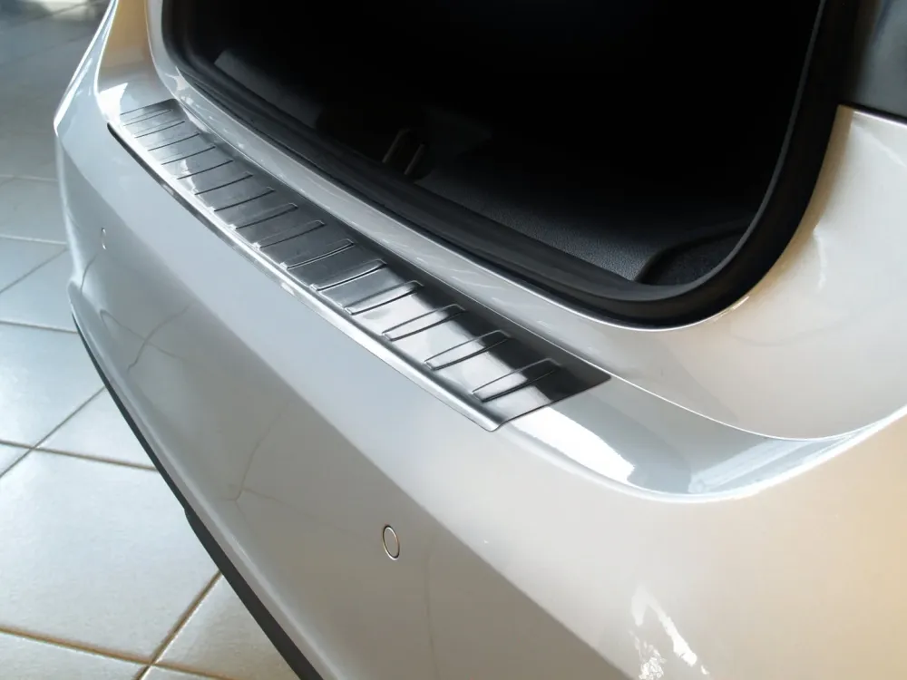 Bakfangerbeskytter Mercedes III W176 /W176 FL hatchback (2012-) – Rustfritt stål | Avisa