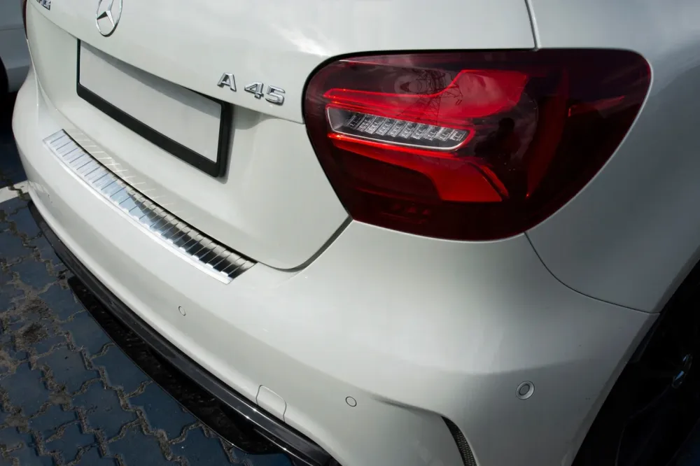 Bakfangerbeskytter Mercedes A45 AMG (2015-2017) – Rustfritt stål | Avisa