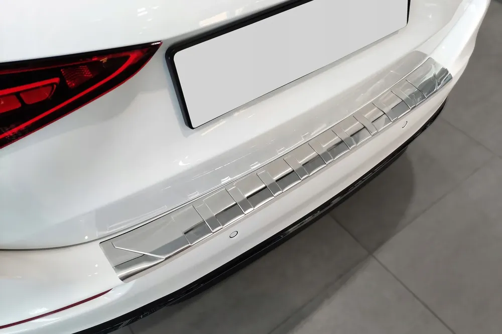 Bakfangerbeskytter Mercedes C (S206) T Model (2021-) – Rustfritt stål | Avisa