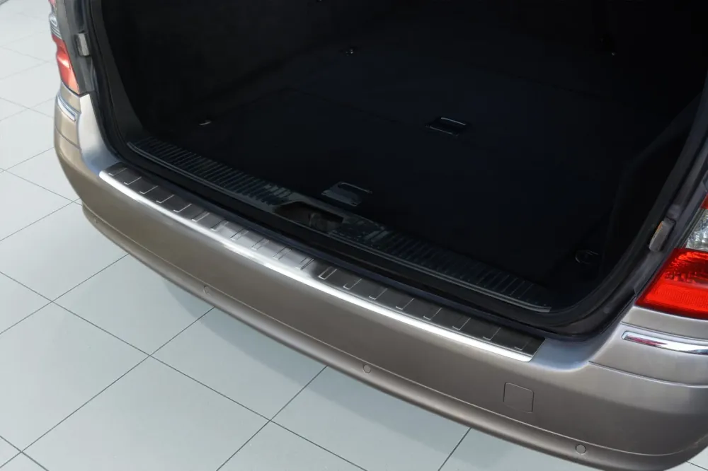 Bakfangerbeskytter Mercedes E-Class W 211 T-model (2002-2009) – Rustfritt stål | Avisa