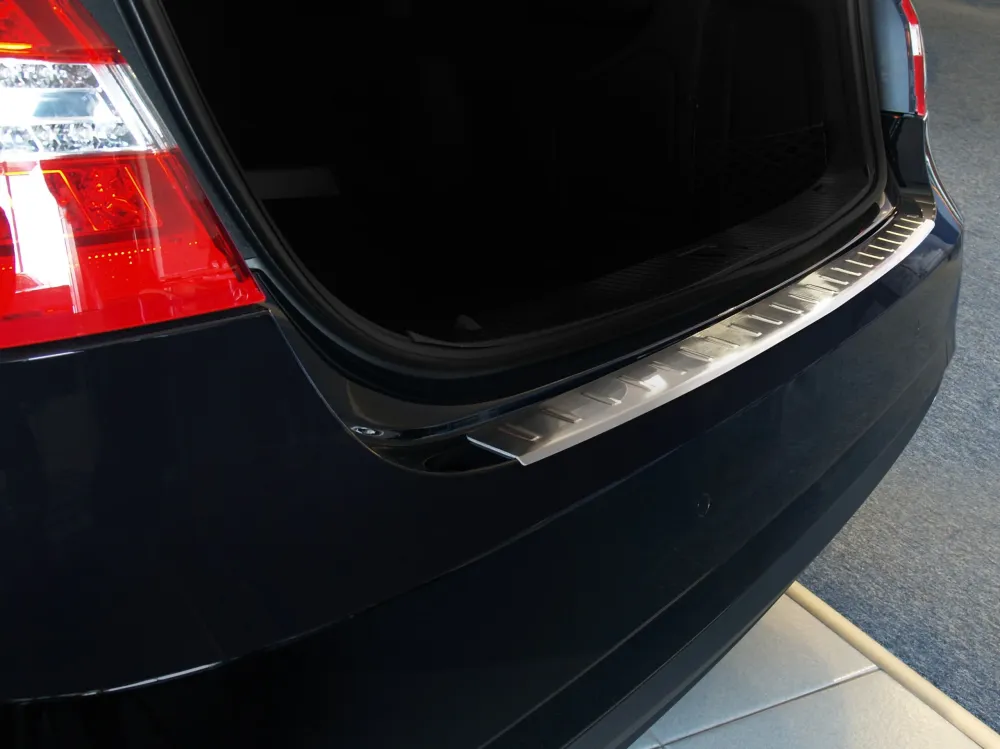 Bakfangerbeskytter Mercedes E W212 Sedan (2009-2013) – Rustfritt stål | Avisa