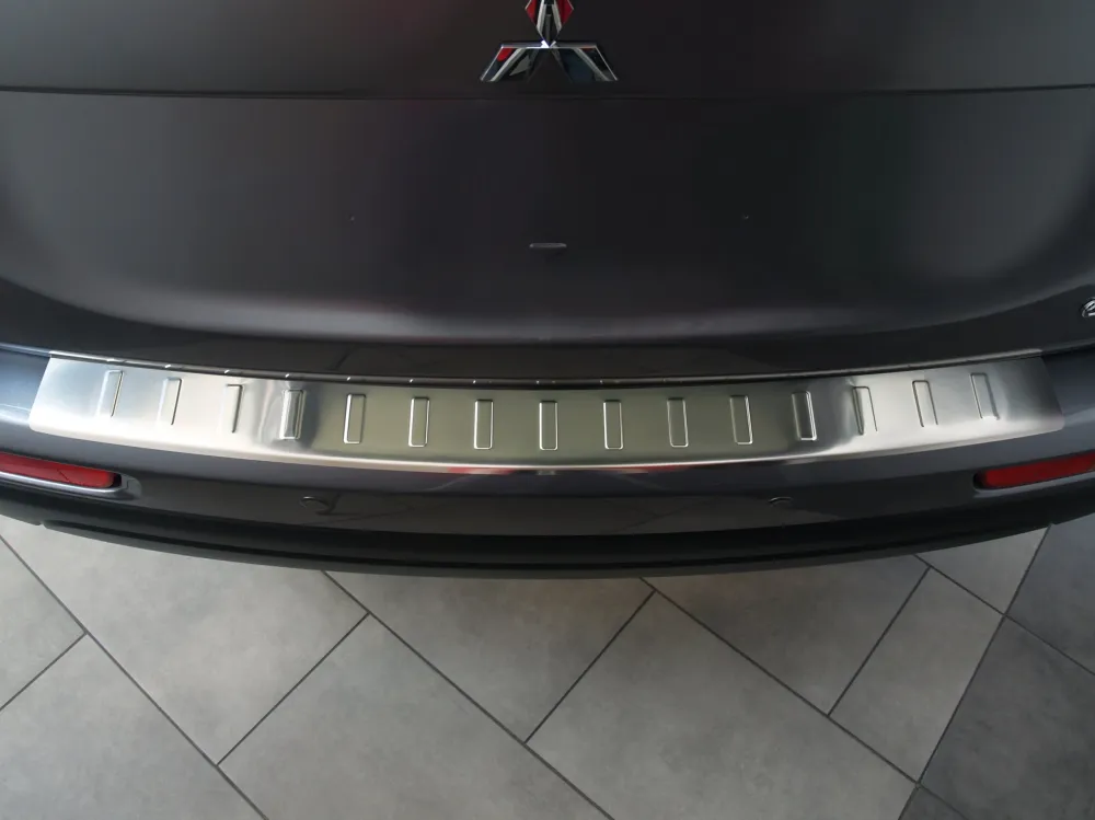 Bakfangerbeskytter Mitsubishi Outlander III (2012-2015) – rustfritt stål | Avisa
