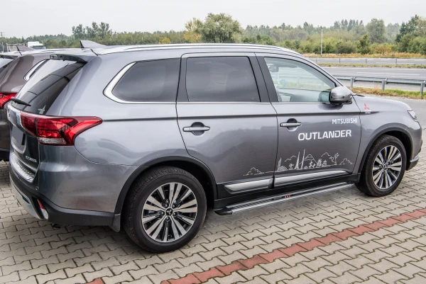 Stigtrinn Mitsubishi Outlander Ventshield (2012-2022)