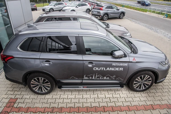 Stigtrinn Mitsubishi Outlander Ventshield (2012-2022)