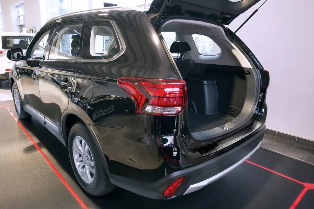 Bakfangerbeskytter Mitsubishi Outlander III facelift / Black Edition (passer ikke til modeller med PDC) (2015-2021)