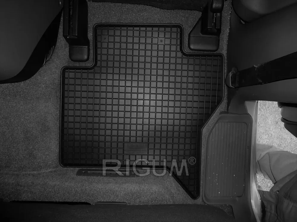 Gulvmatter Mitsubishi Pajero IV (2006-2021) – Luktfrie gummi | Rigum