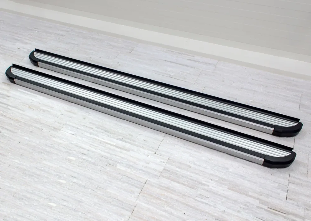 Stigtrinn Nissan X-Trail II (T31) Ventshield (2007-2013)