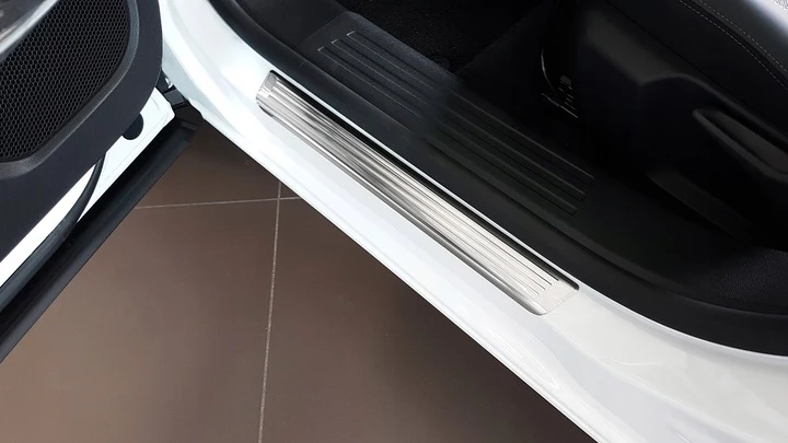Dørbeskytter Peugeot 2008 II / e-2008 – Rustfritt stål | Avisa