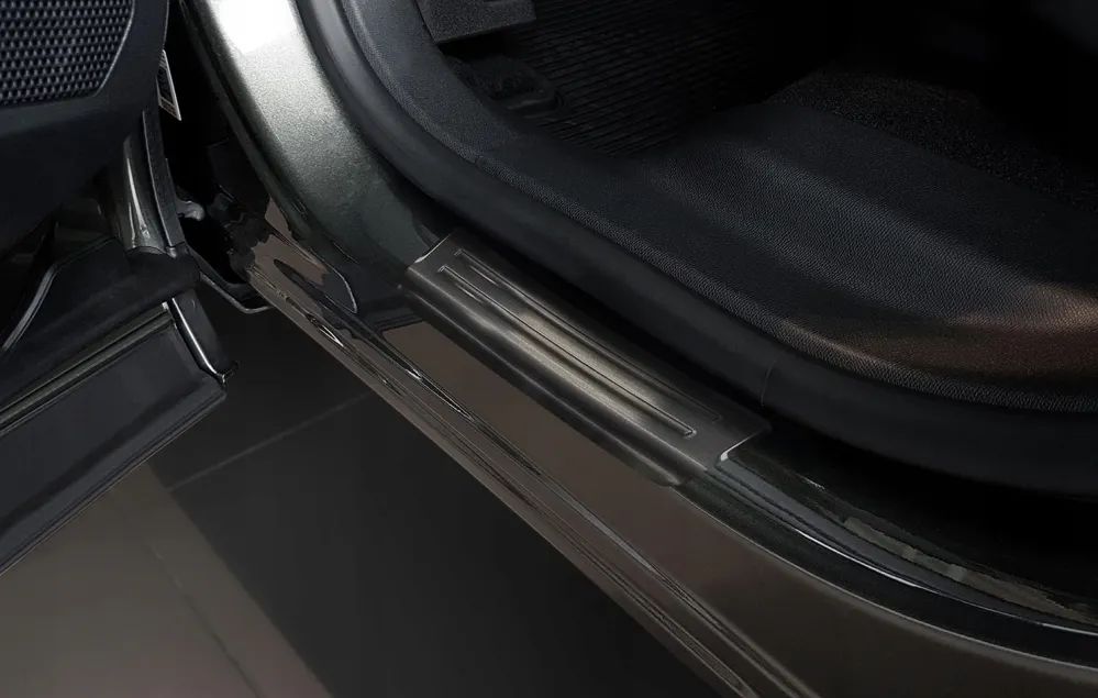 Dørbeskytter Peugeot 3008 II / Black Steel (2016-2024) – Rustfritt stål | Avisa