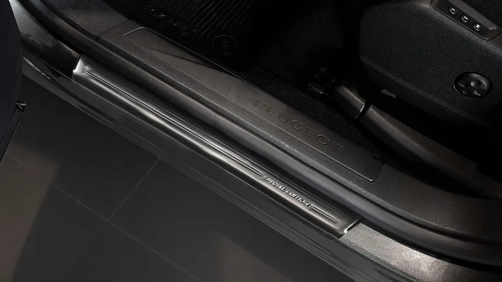 Dørbeskytter Peugeot 3008 II / Black Steel (2016-2024) – Rustfritt stål | Avisa