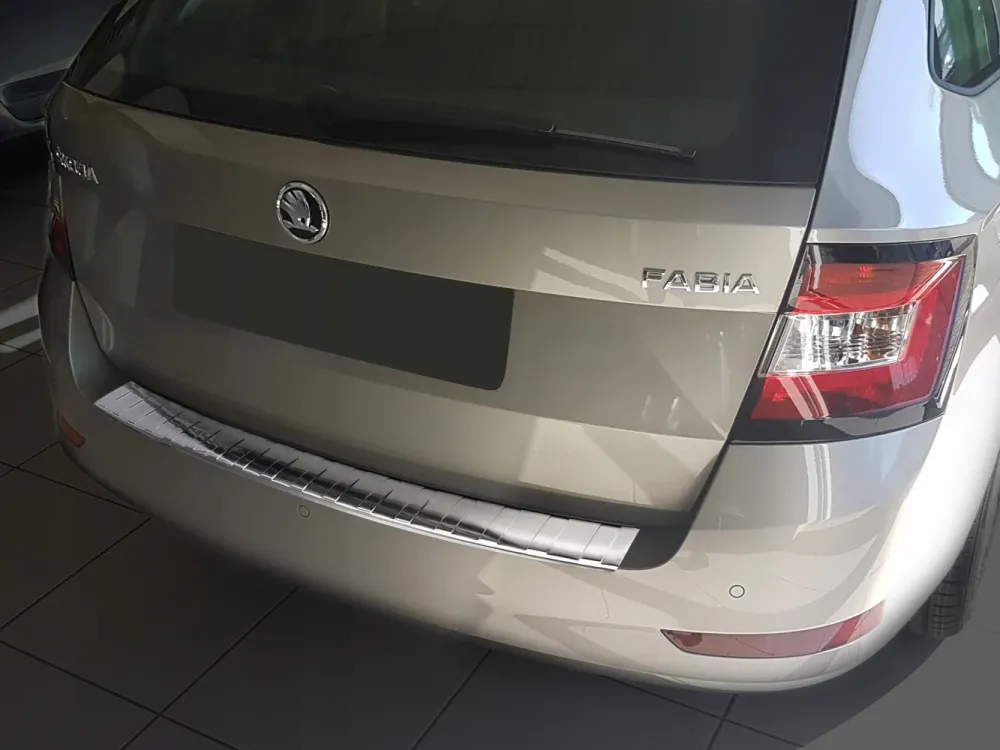 Bakfangerbeskytter Skoda Fabia III Stasjonsvogn facelift (2018-) – Rustfritt stål | Avisa