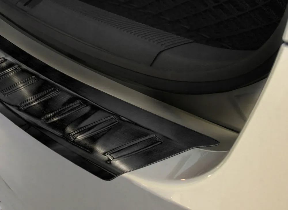 Bakfangerbeskytter Skoda Octavia II Stasjonsvogn / Black Edition (2004-2013) – Rustfritt stål | Avisa