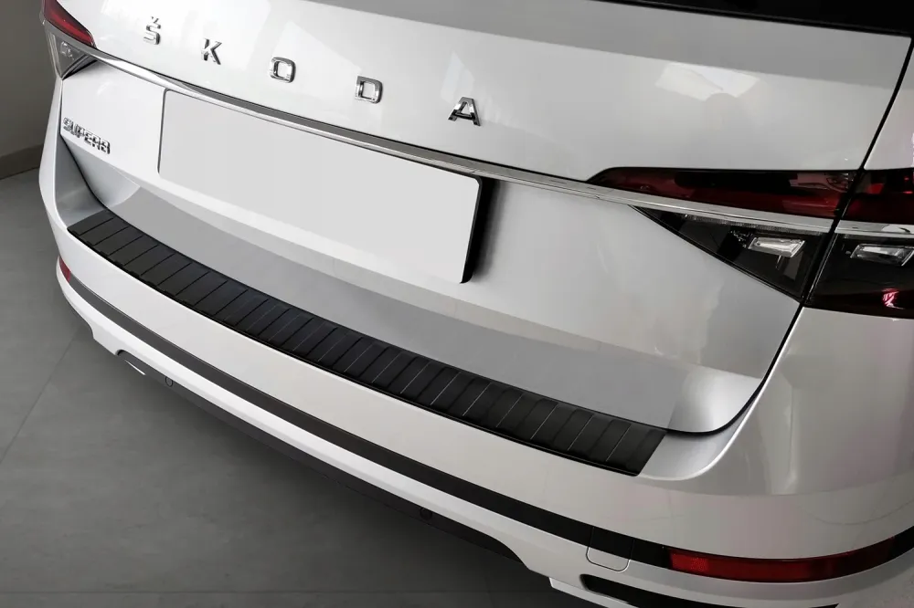 Bakfangerbeskytter Skoda Superb III / Black matt (2015-2024) – Rustfritt stål | Avisa