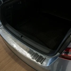Bakfangerbeskytter Skoda Superb III Liftback / Silver Edition (2015-2024) – Rustfritt stål | Avisa
