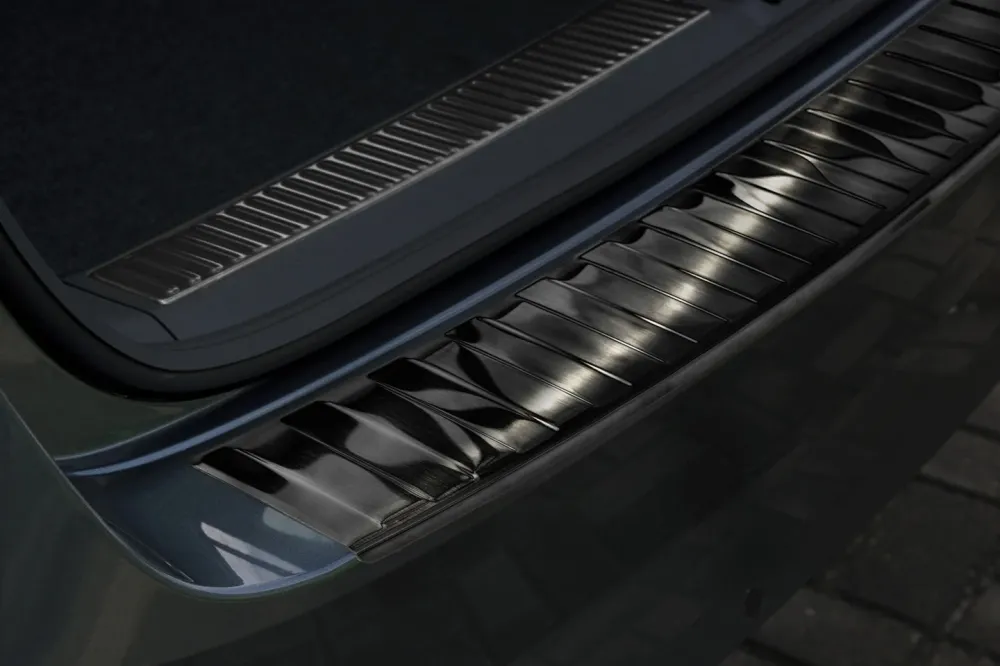 Bakfangerbeskytter Skoda Superb III Stasjonsvogn / Black Edition (2015-2024) – Rustfritt stål | Avisa