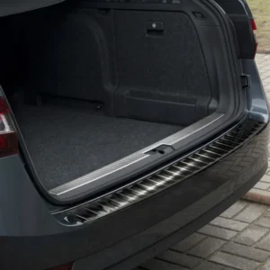 Bakfangerbeskytter Skoda Superb III Stasjonsvogn / Black Edition (2015-2024) – Rustfritt stål | Avisa