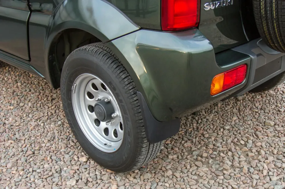Skvettlapp Suzuki Jimny III (1998-2018) – ABS | Ven-Tuning