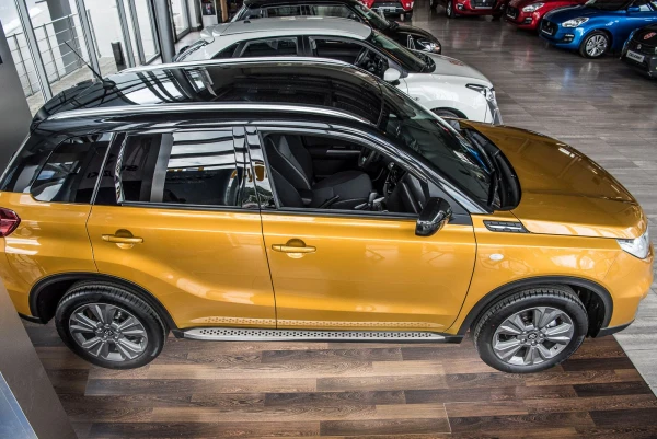 Stigtrinn Suzuki Vitara II (LY) Ventshield (2015-2018)
