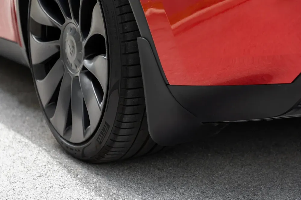 Skvettlapp Tesla Model Y / sett 4 stk. (2020-2025) – (PU) polyuretan + ABS Automotive