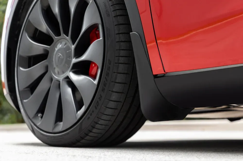 Skvettlapp Tesla Model Y / sett 4 stk. (2020-2025) – (PU) polyuretan + ABS Automotive