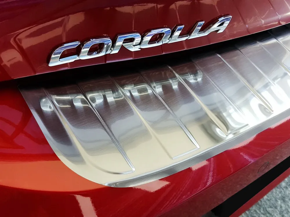 Bakfangerbeskytter Toyota Corolla XII Hatchback / Silver Edition (2019-) – rustfritt stål | Avisa