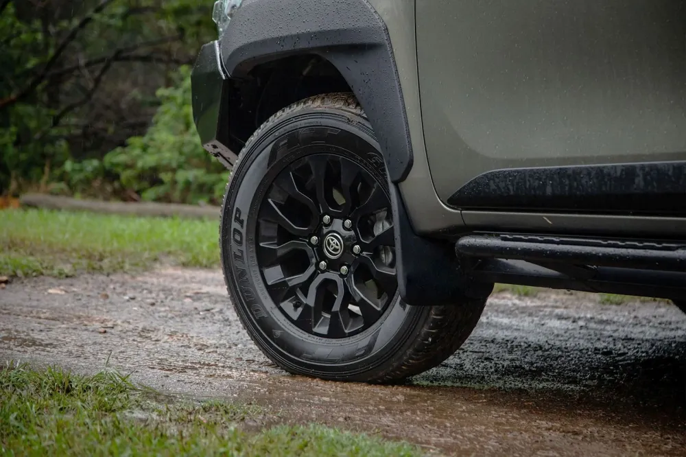 Skvettlapp Toyota Hilux VIII (2015-) – ABS | Ven-Tuning
