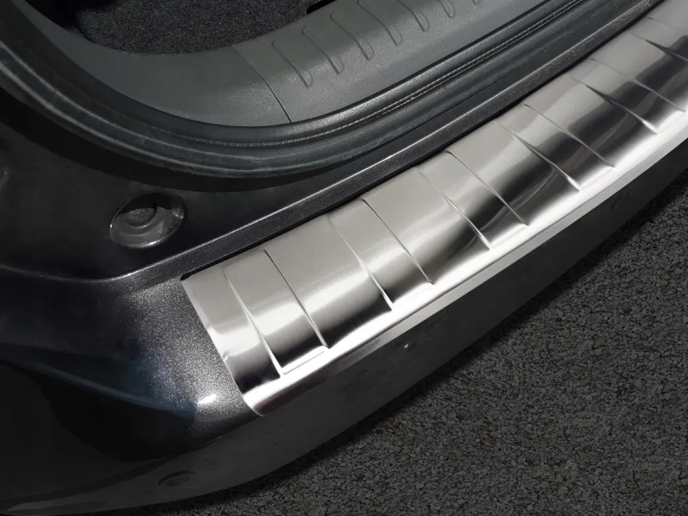 Bakfangerbeskytter Toyota PRIUS III PLUS (2013-2015) – rustfritt stål | Avisa
