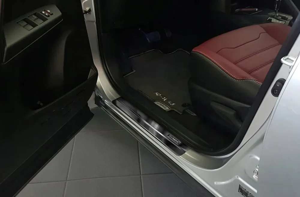 Dørbeskytter Toyota RAV4 V (2016-) – Rustfritt stål | Avisa