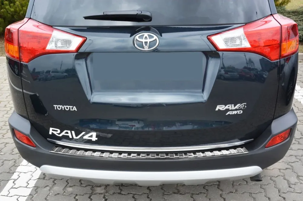 Bakfangerbeskytter Toyota RAV4 IV / Silver Edition (2013-2015) – rustfritt stål | Avisa