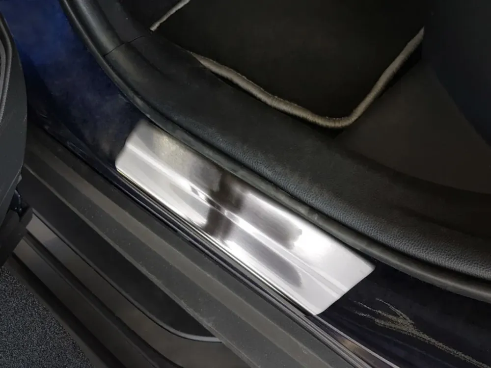 Dørbeskytter Toyota RAV4 V / RAV4 Plug- Hybrid / Silver Edition (2019-) – Rustfritt stål | Avisa